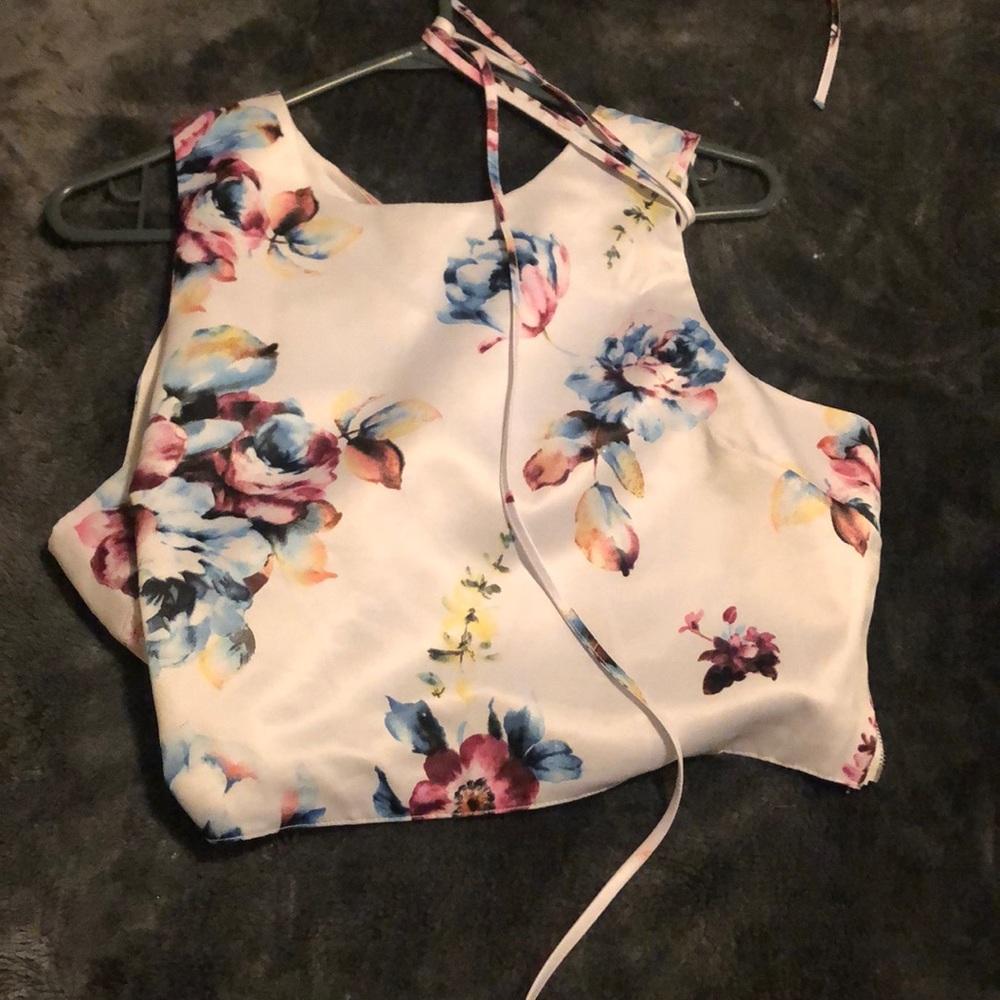 Crop top with straps